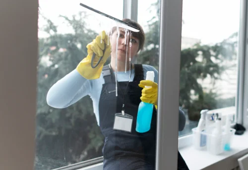 Nettoyage de vitres intérieures et extérieures à Cairon